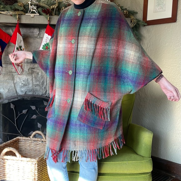 Vintage 60s Sharpee’s plaid wool cape with fringe - Picture 8 of 9